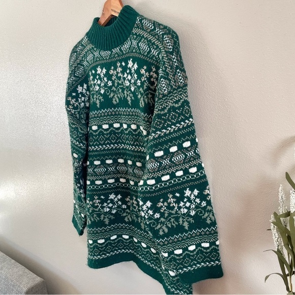 Vintage Emerald Green and White Floral Knit Sweater - Picture 4 of 8